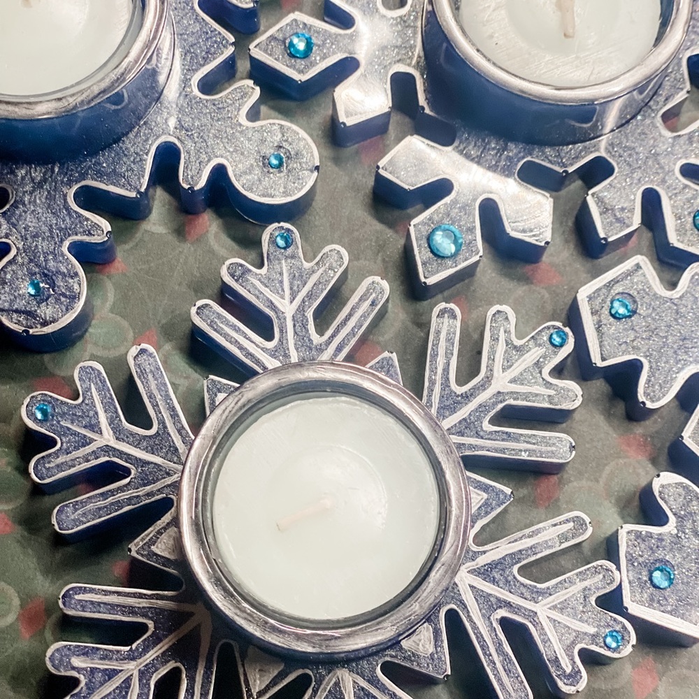 Set of 4 snowflake tea light candle holders